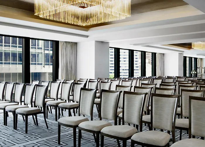 Best Chicago Hotels in the Vibrant Loop