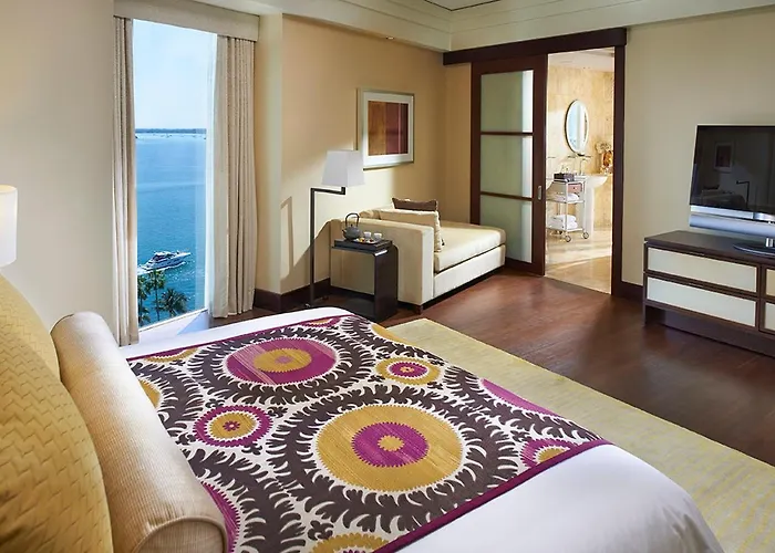 Top Miami Romantic Hotels with Jacuzzi Suites